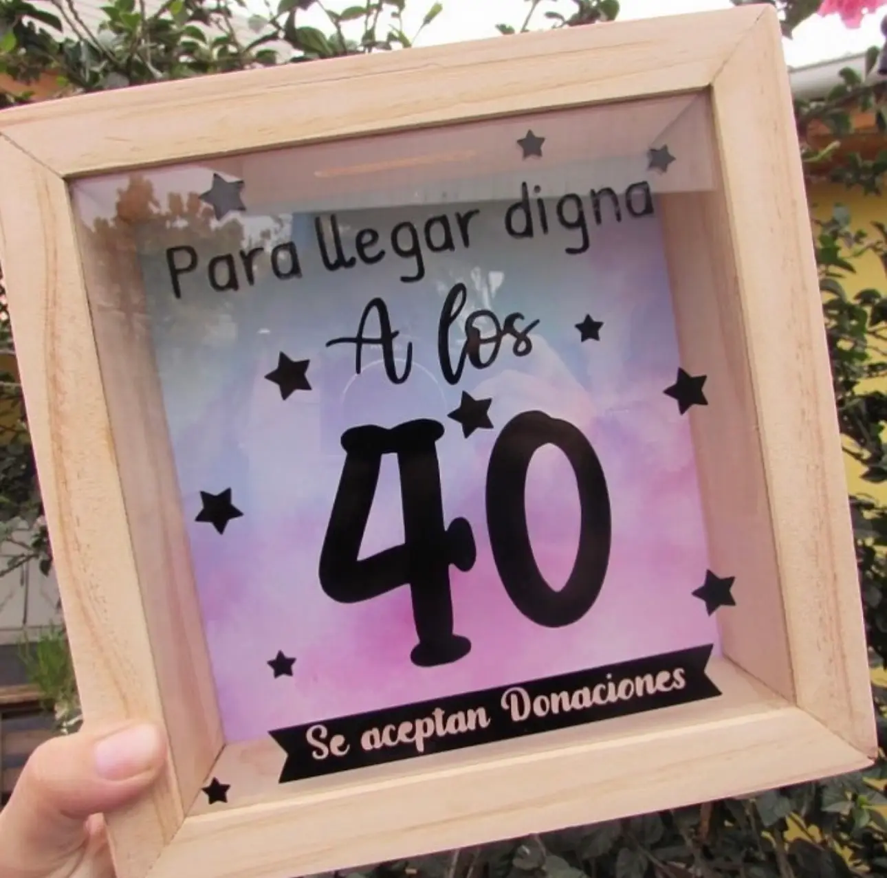 Alcancía “Para llegar digna a los 40”